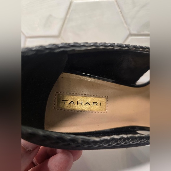 TAHARI Woman’s Peep Toe Heels ‘Loretta’ Black Size 8 Zipper Backs 4 Inch Heel - Picture 3 of 8